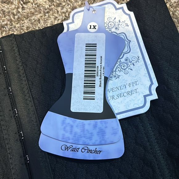 1X, black shape wear - Picture 3 of 3